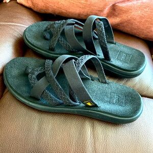 Womens Teva flip flops size 7